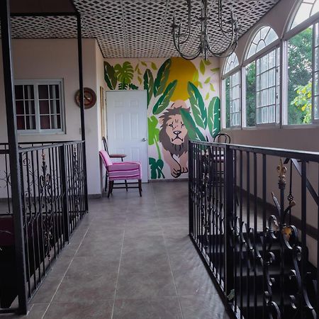 Black Lion Inn Santiago Bagian luar foto