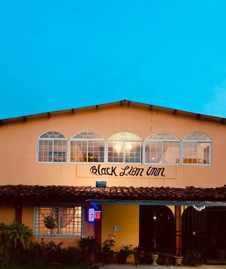 Black Lion Inn Santiago Bagian luar foto