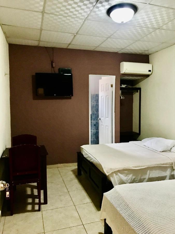 Black Lion Inn Santiago Bagian luar foto
