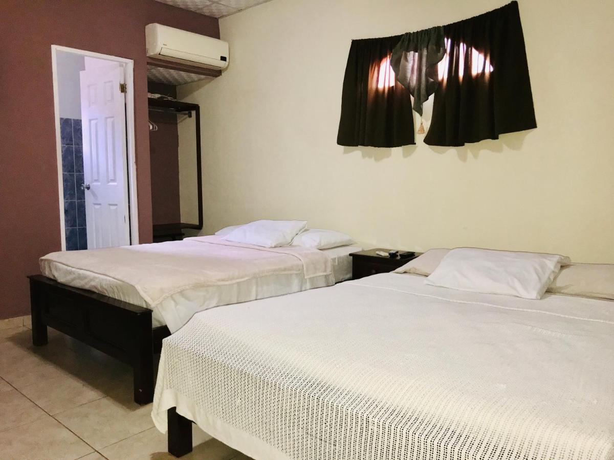 Black Lion Inn Santiago Bagian luar foto