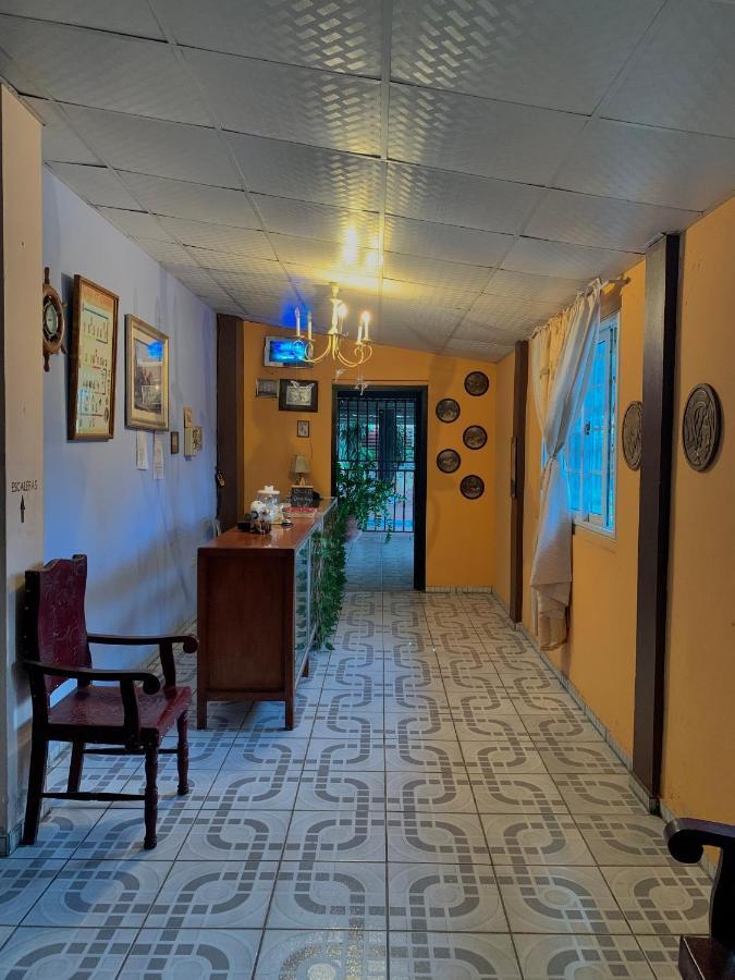Black Lion Inn Santiago Bagian luar foto