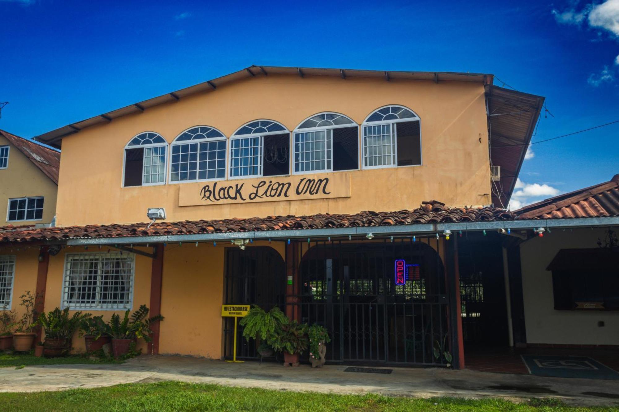 Black Lion Inn Santiago Bagian luar foto